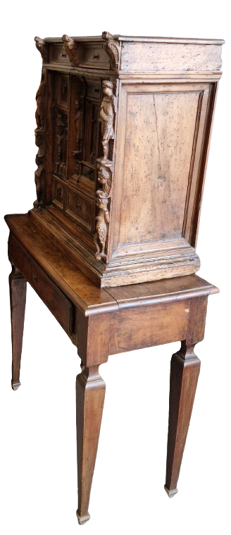 Monetiere in legno di noce intagliato a bambocci - immagine 3